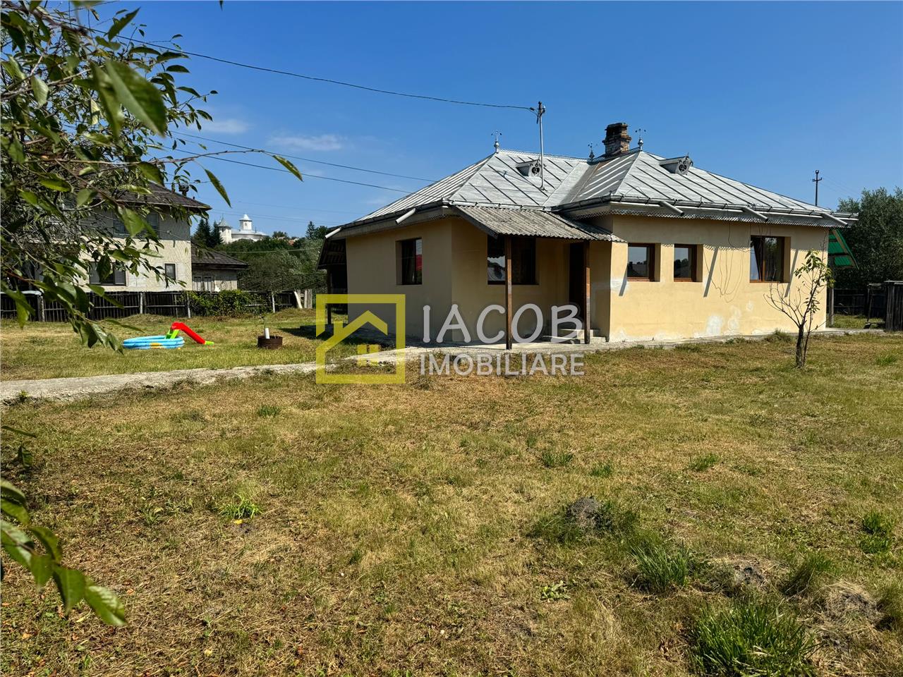 Casa parter (caramida) cu anexa (BCA) pe un teren 1180 mp, sat Strugari, jud Bacau