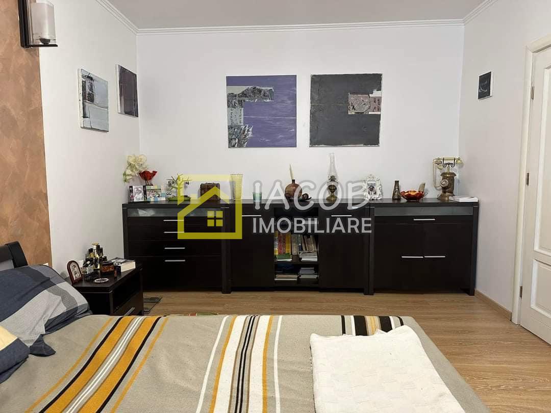 Apartament 4 camere decomandate, ultracentral, Bacau